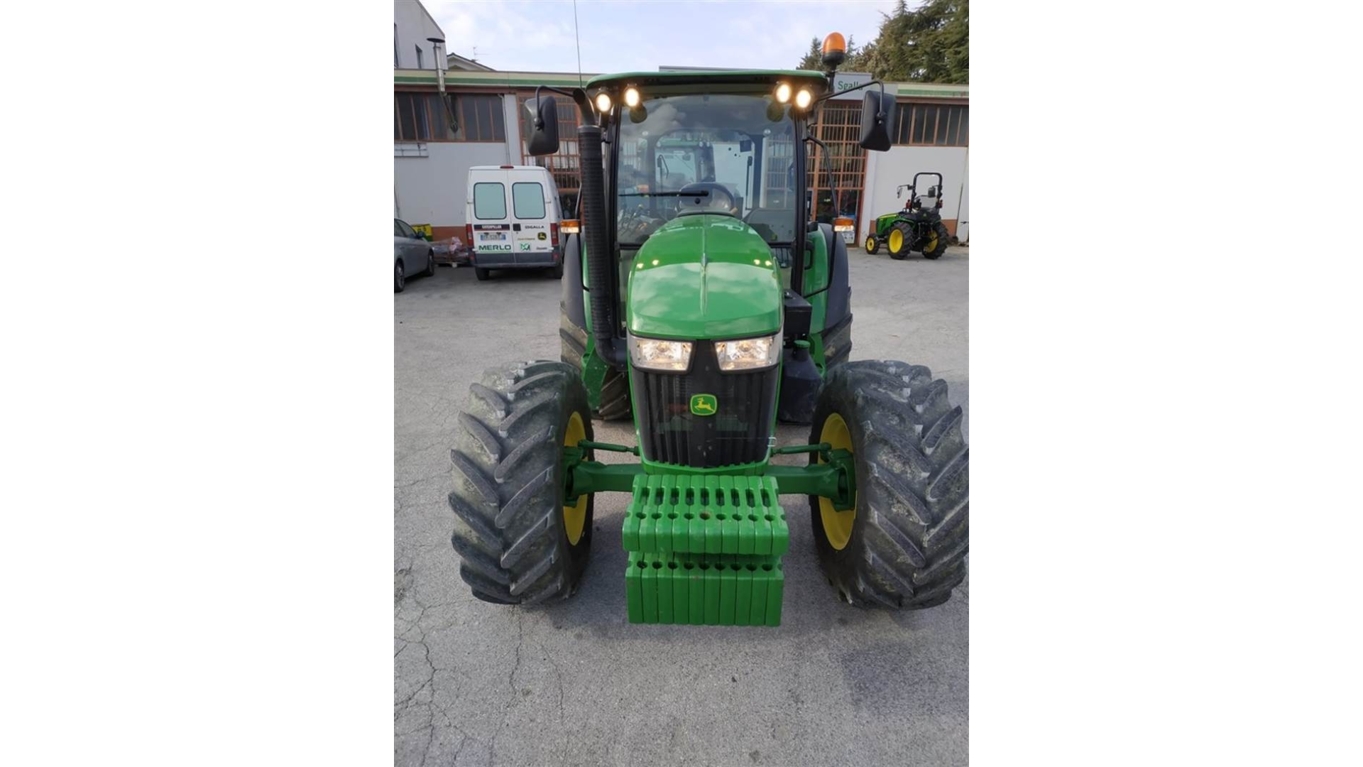 Trattore John Deere 5085 M usato