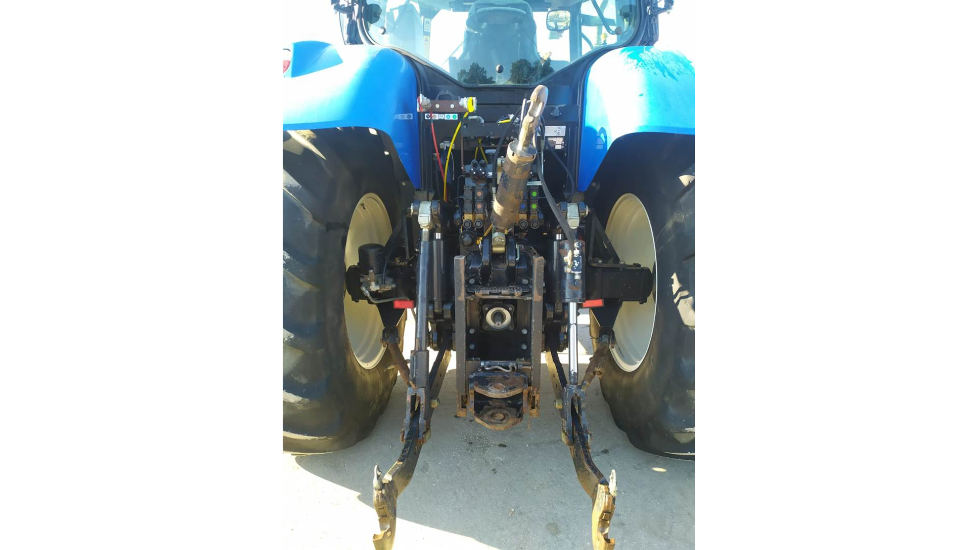 Trattore New Holland T 7030 usato