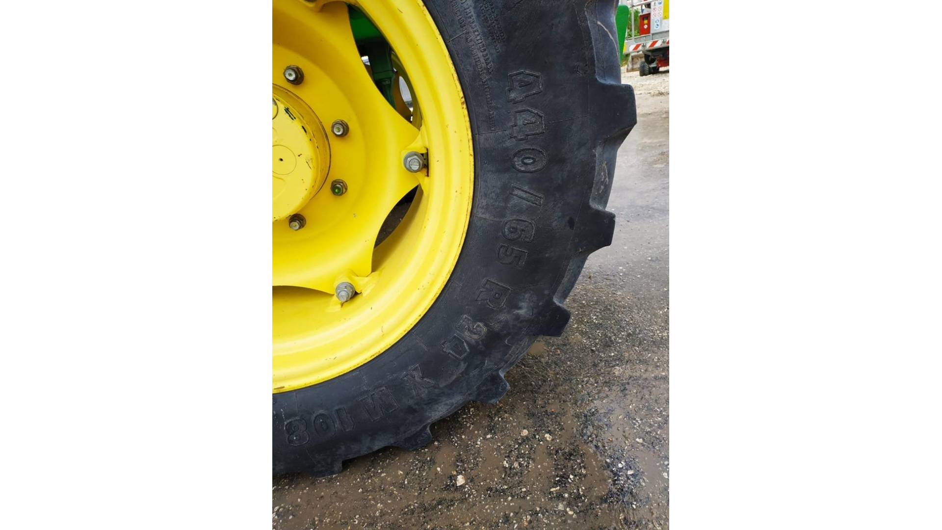 Trattore John Deere 5820 usato