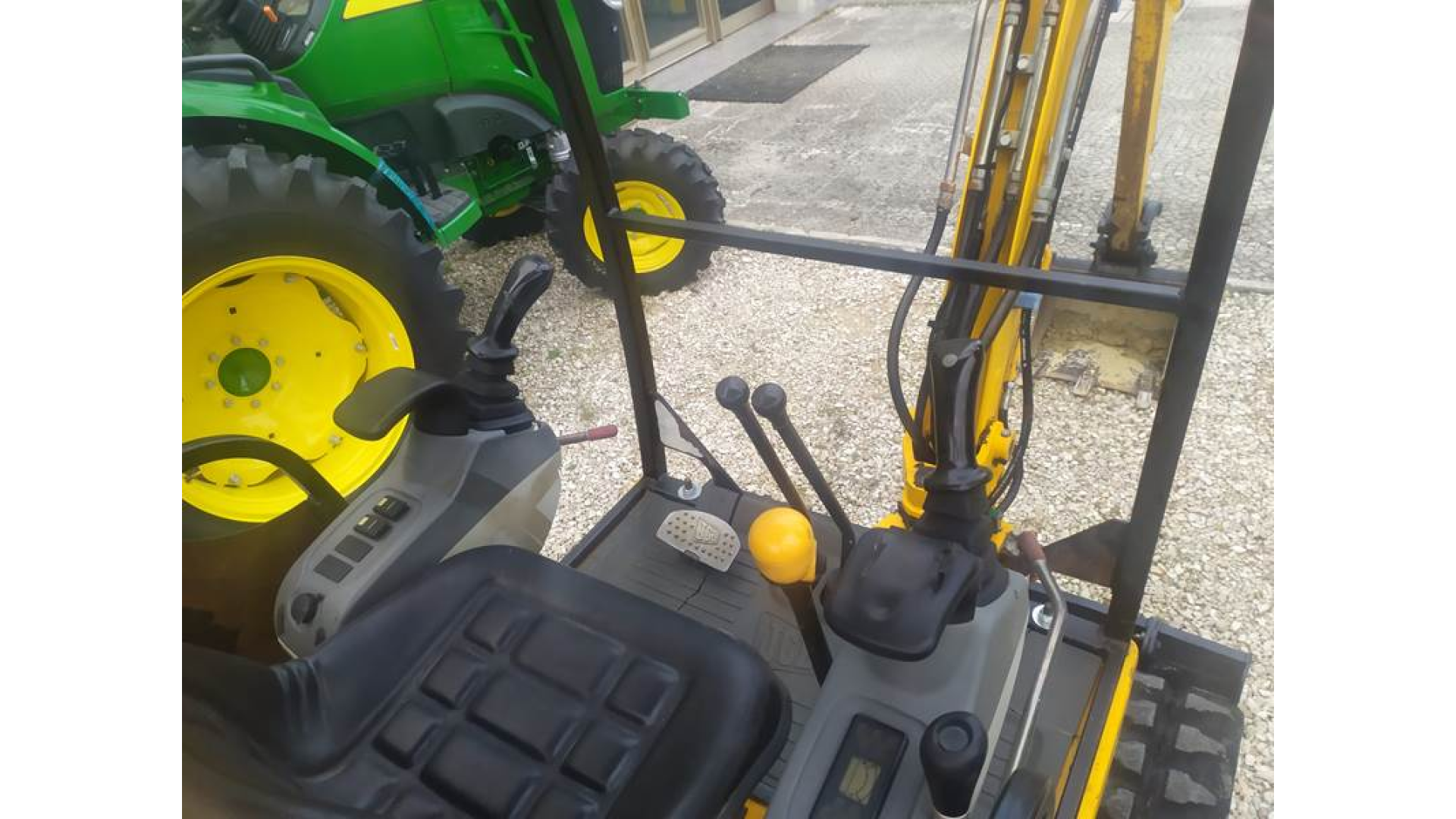 Miniescavatore JCB 8017 usato