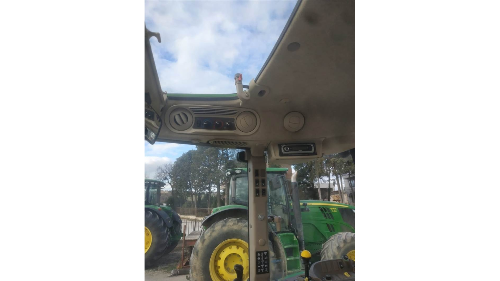 Trattore John Deere 5090R usato