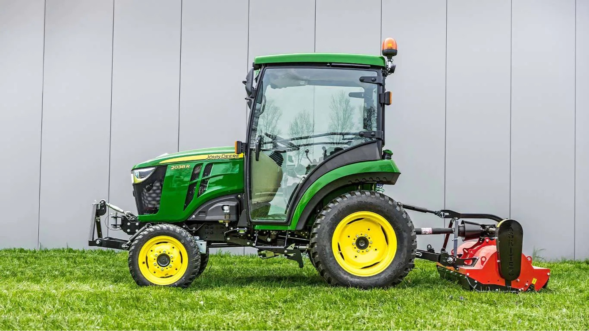 Trattore John Deere 2038R