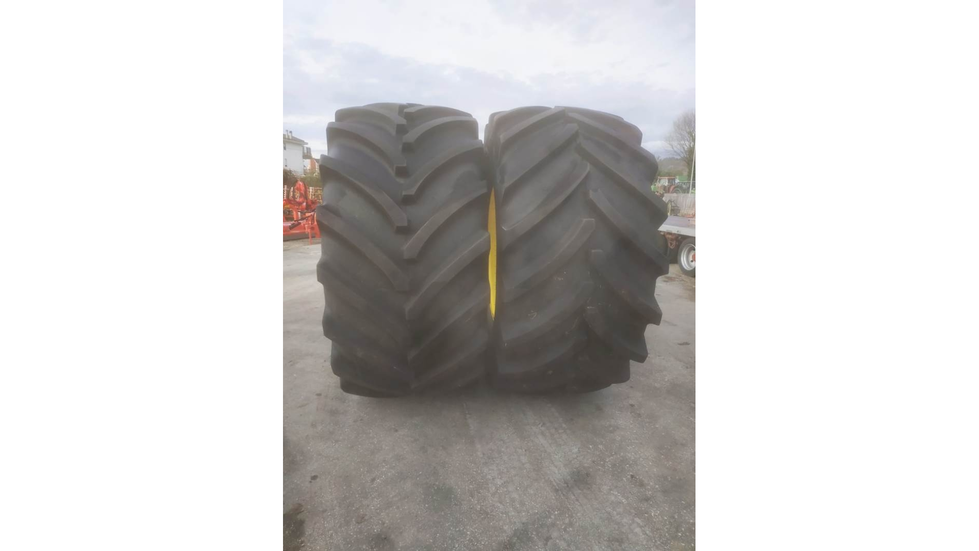 Pneumatici BKT 900/60 R38 usati