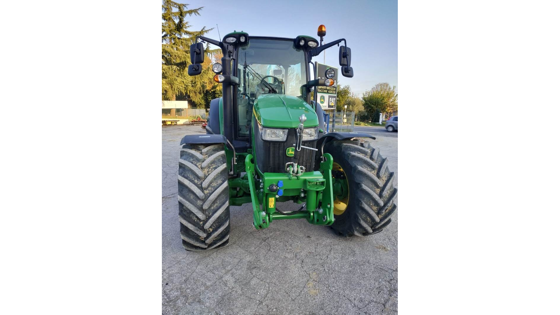 Trattore John Deere 5100R usato