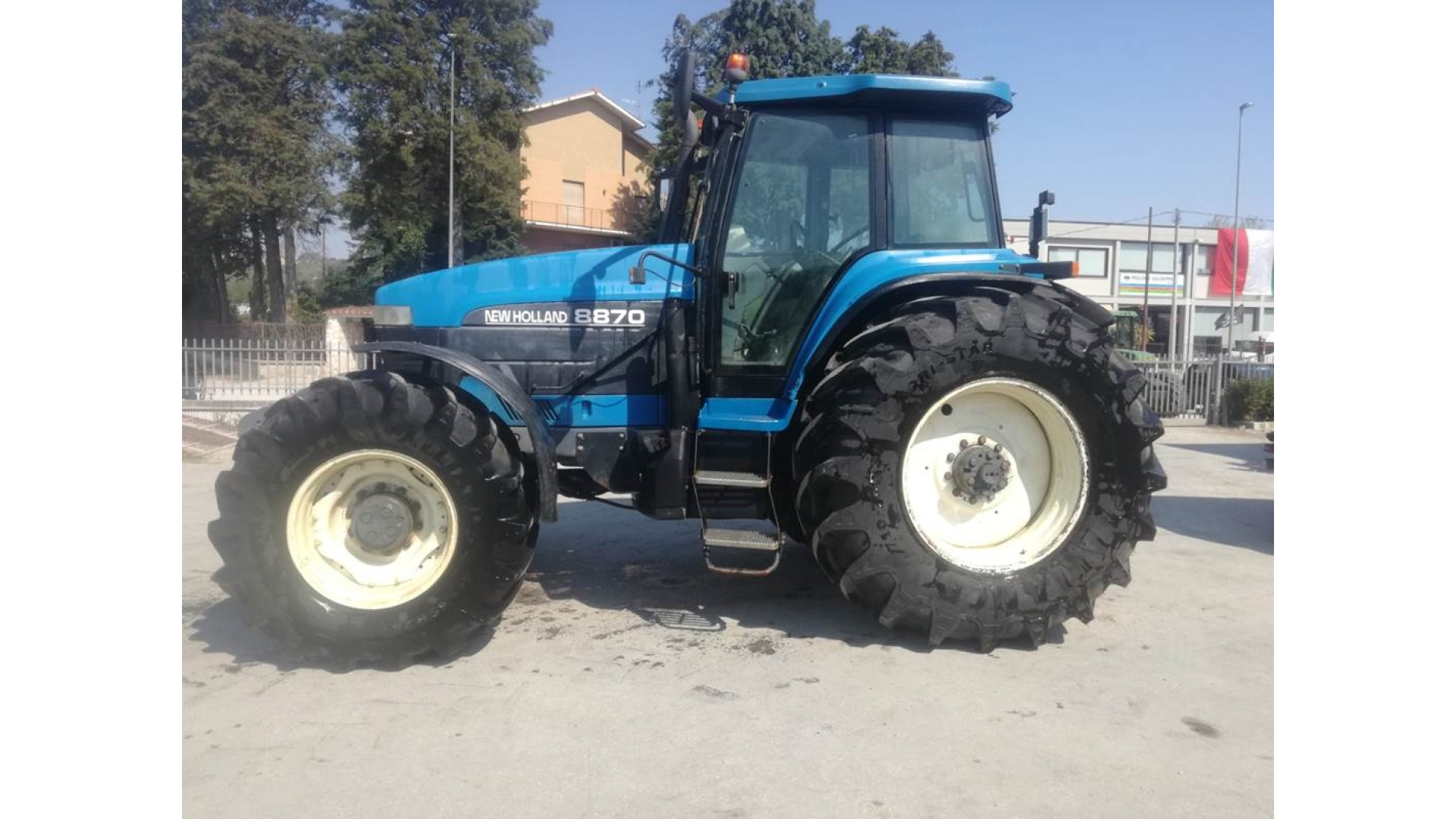 Trattore New Holland 8870 usato