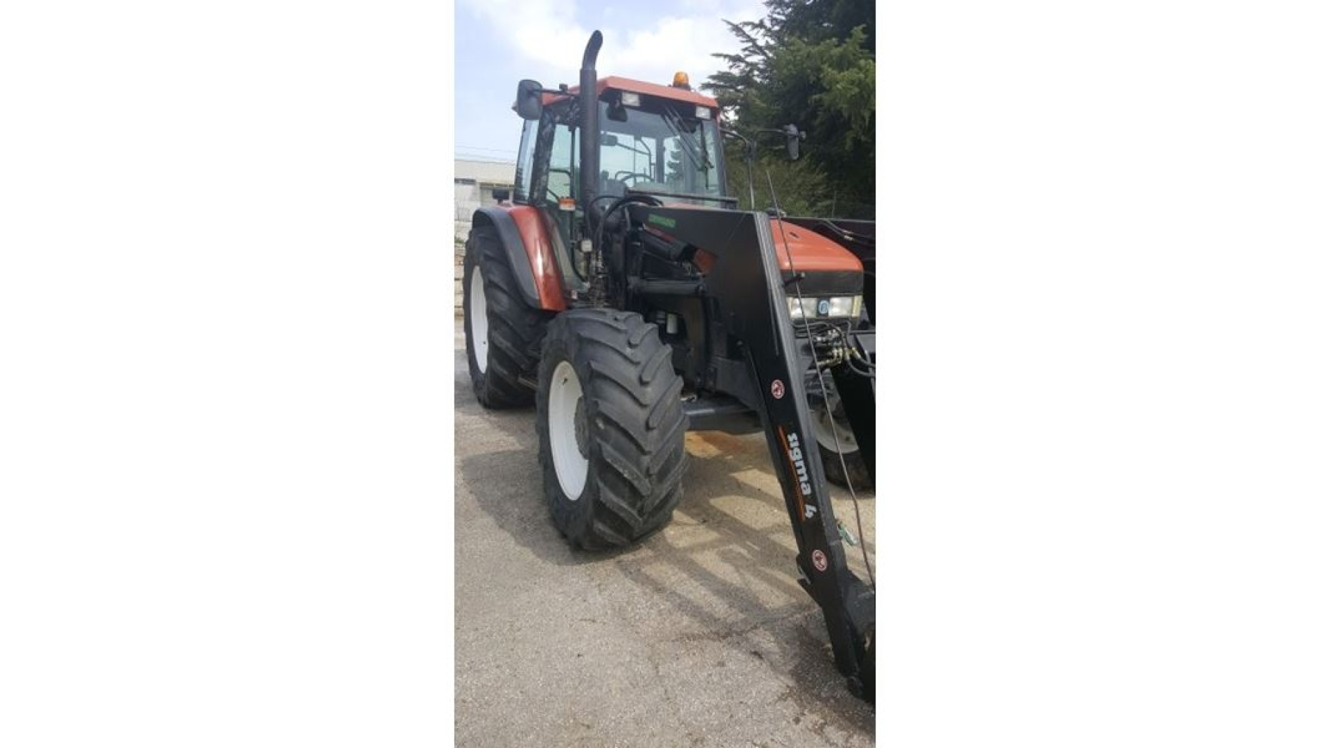 Trattore New Holland M135 usato