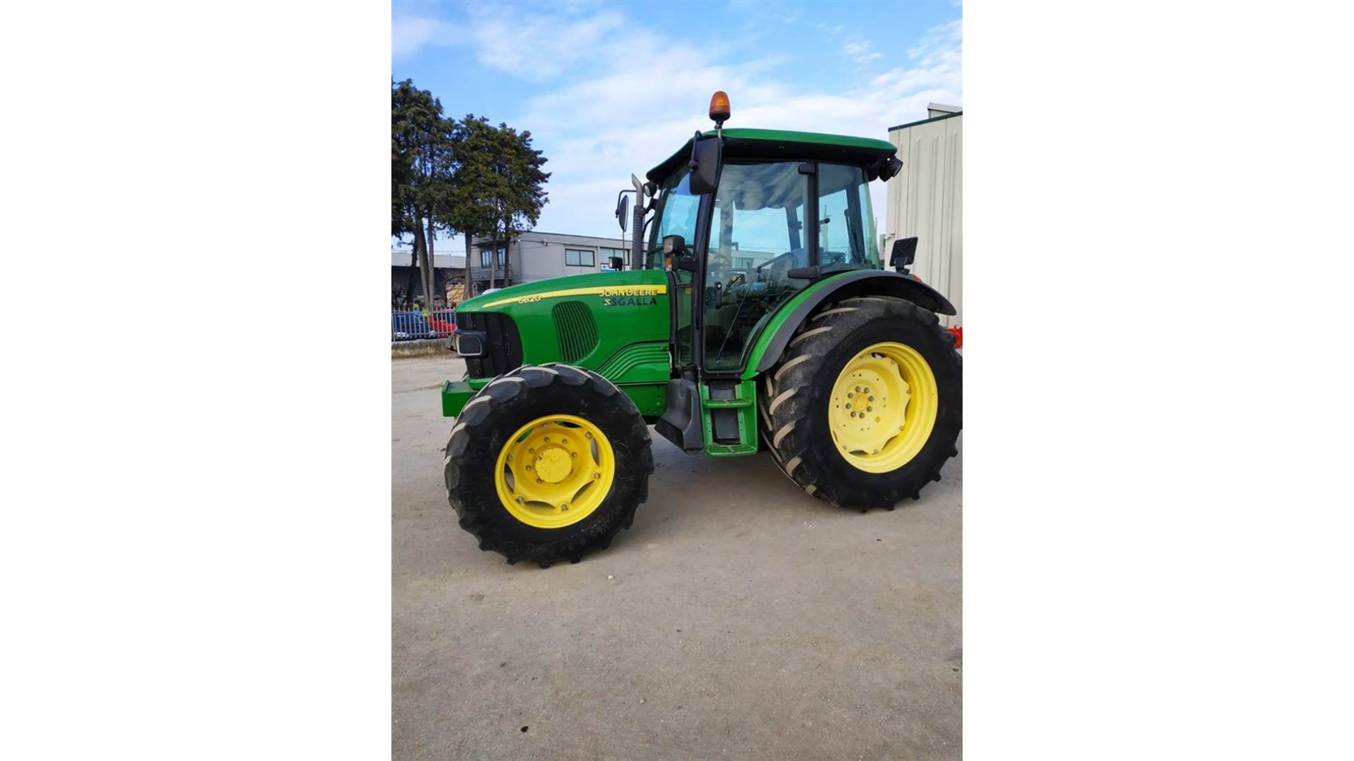 Trattore John Deere 5085 M usato