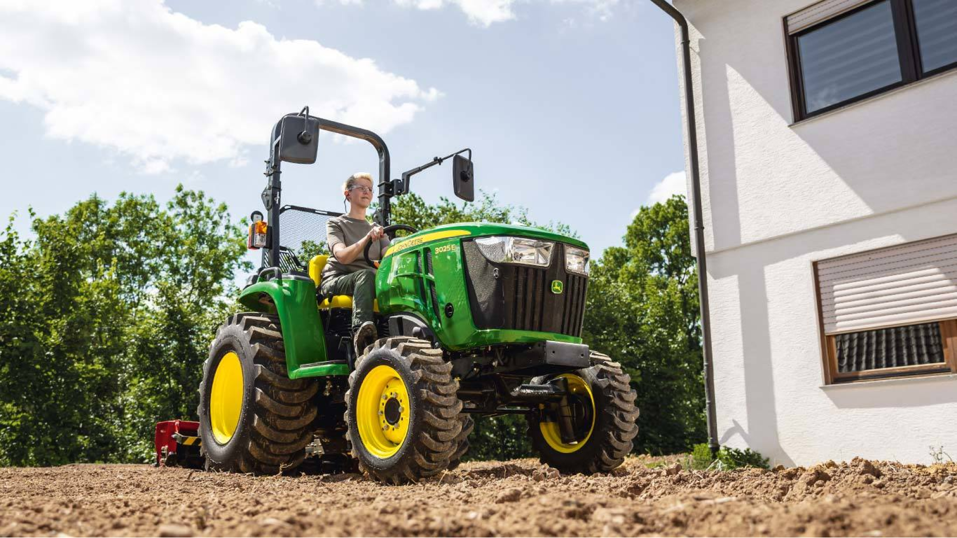 Trattore John Deere 3025E