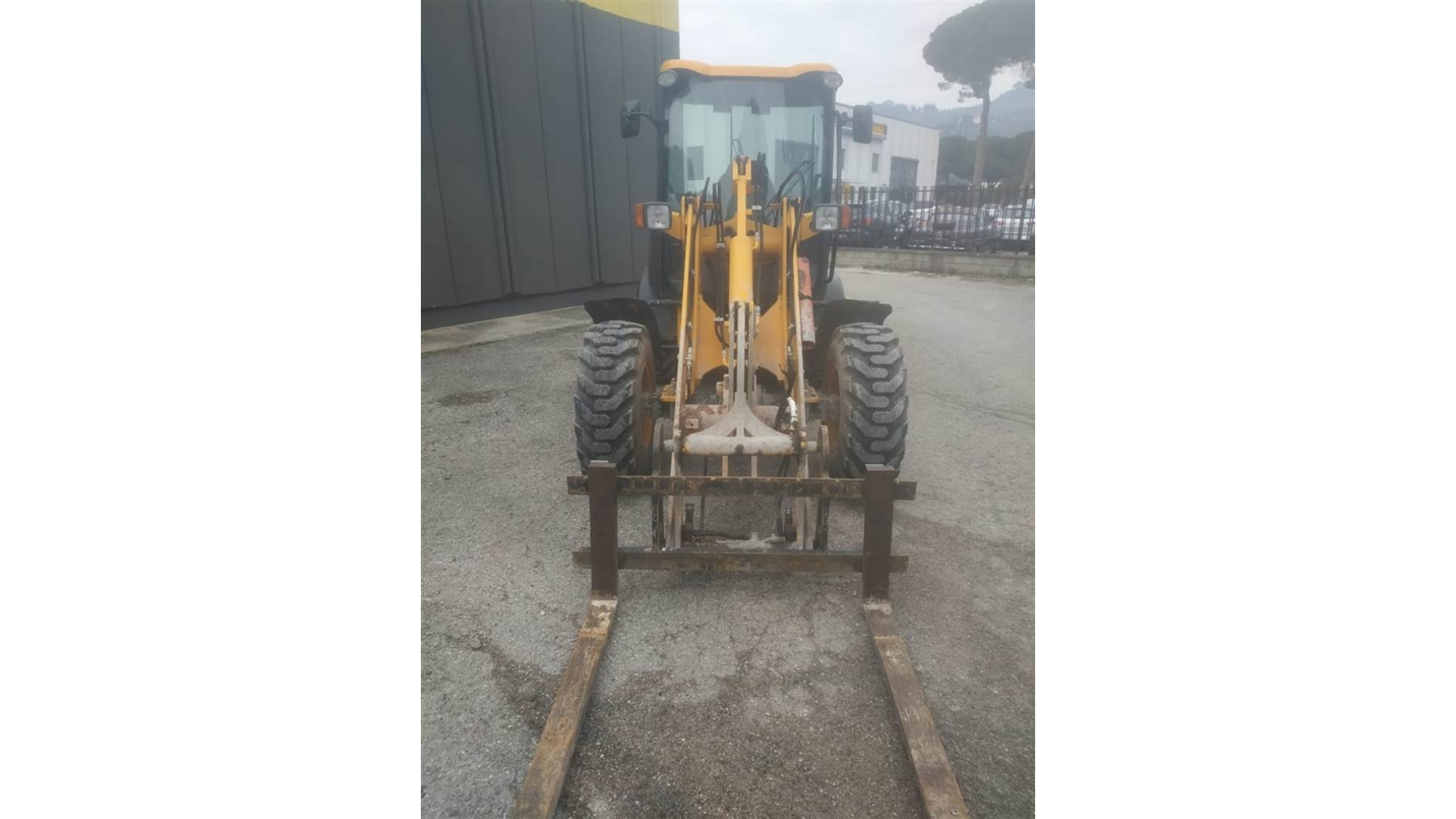 Pala Gommata JCB 406 usata