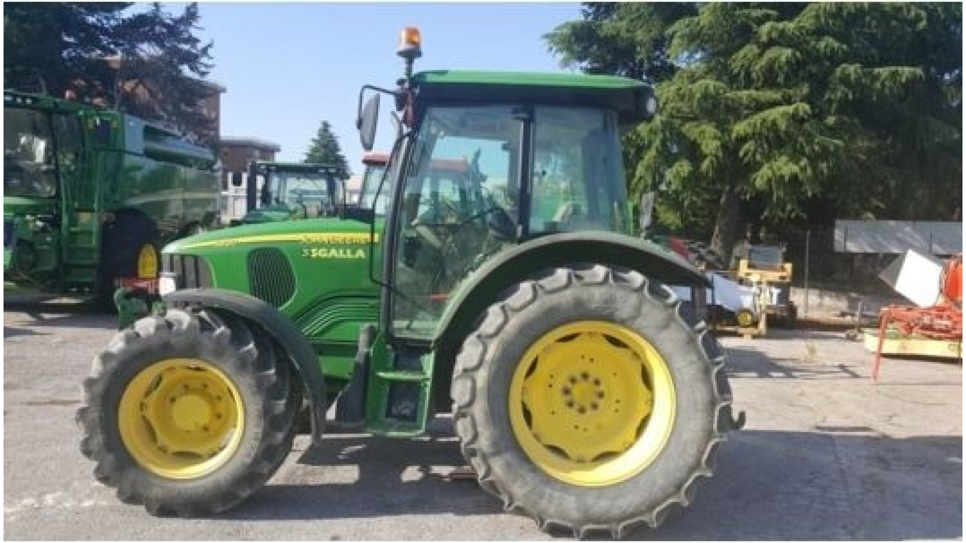 Trattore John Deere 5820 usato