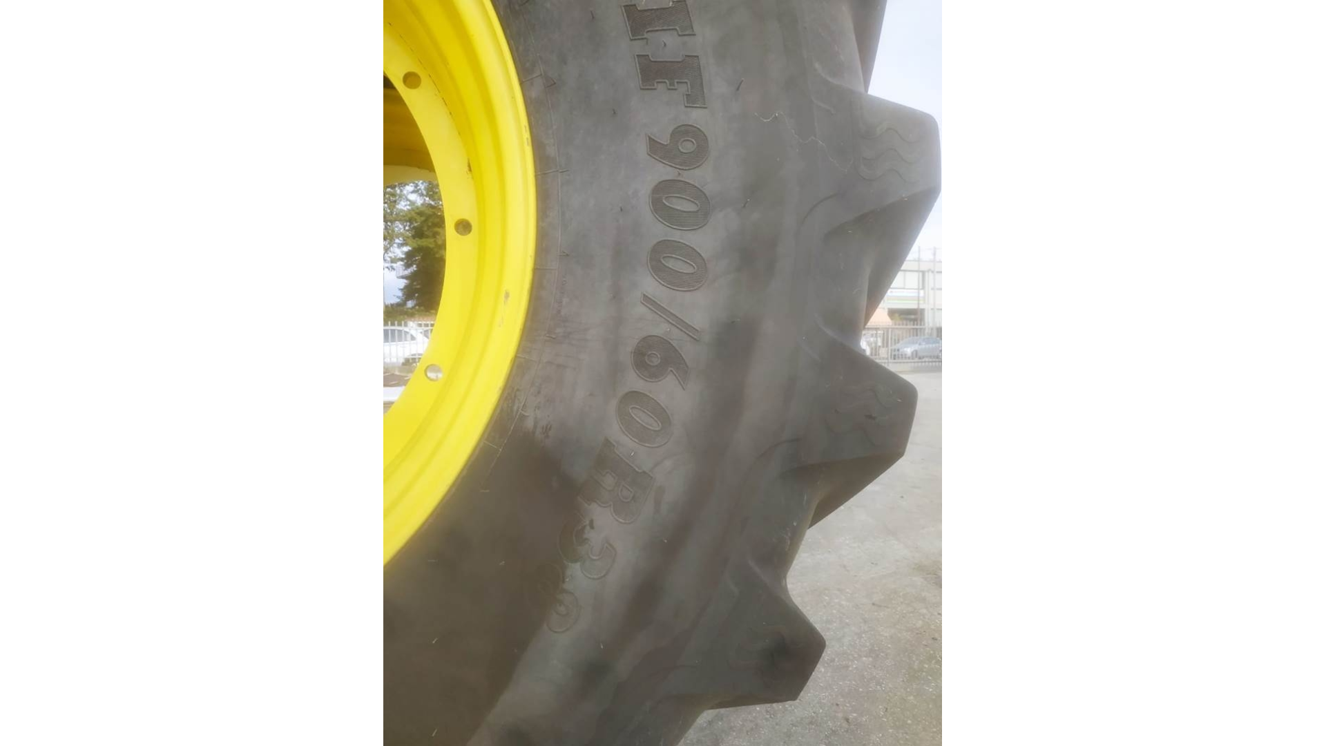 Pneumatici BKT 900/60 R38 usati