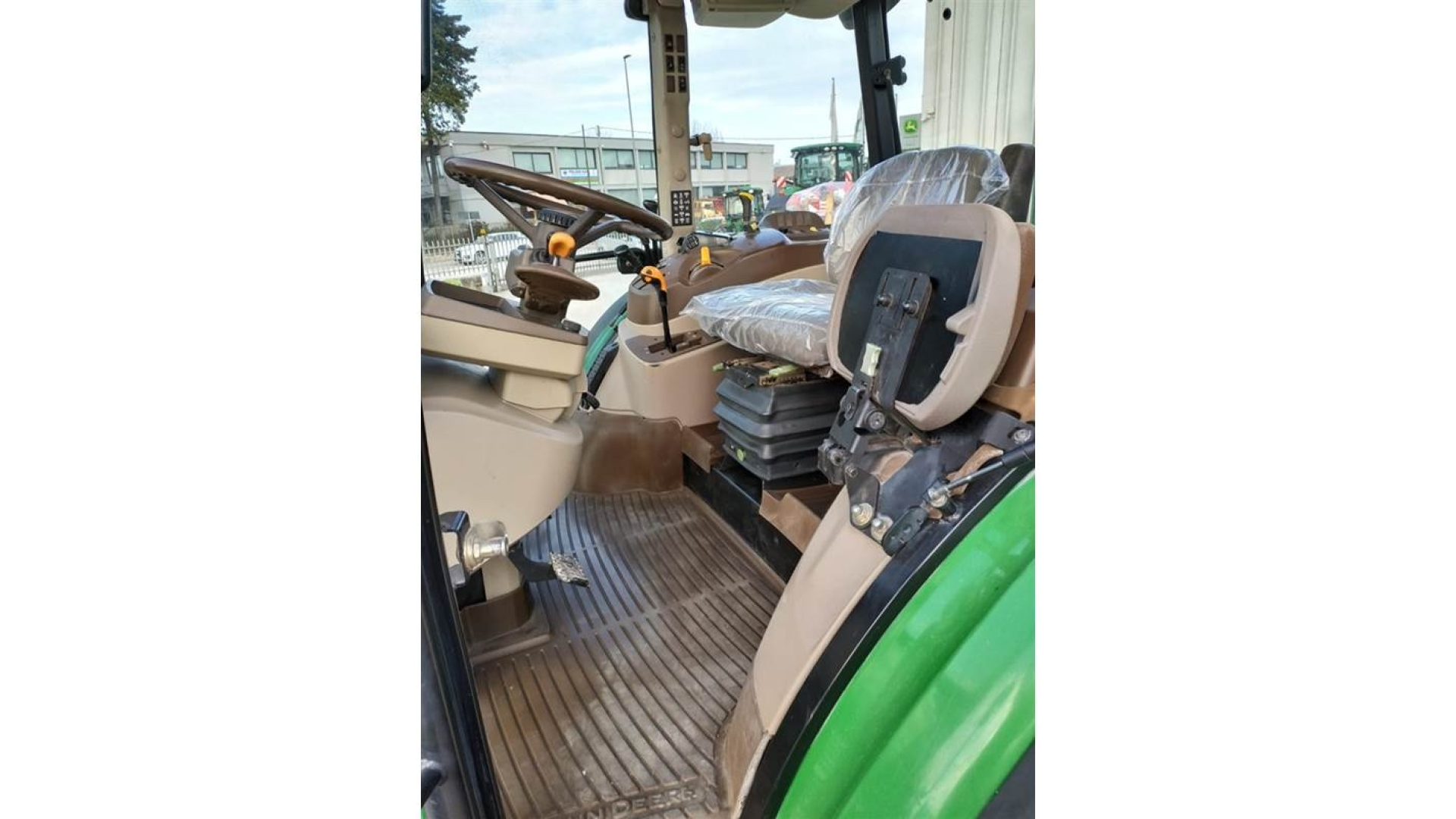 Trattore John Deere 5085 M usato