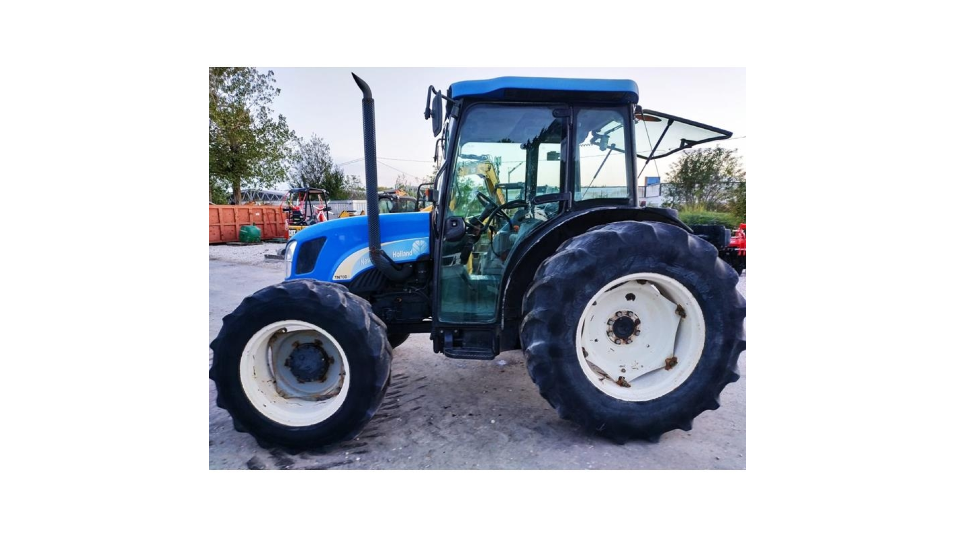 Trattore New Holland TN 70 DA usato