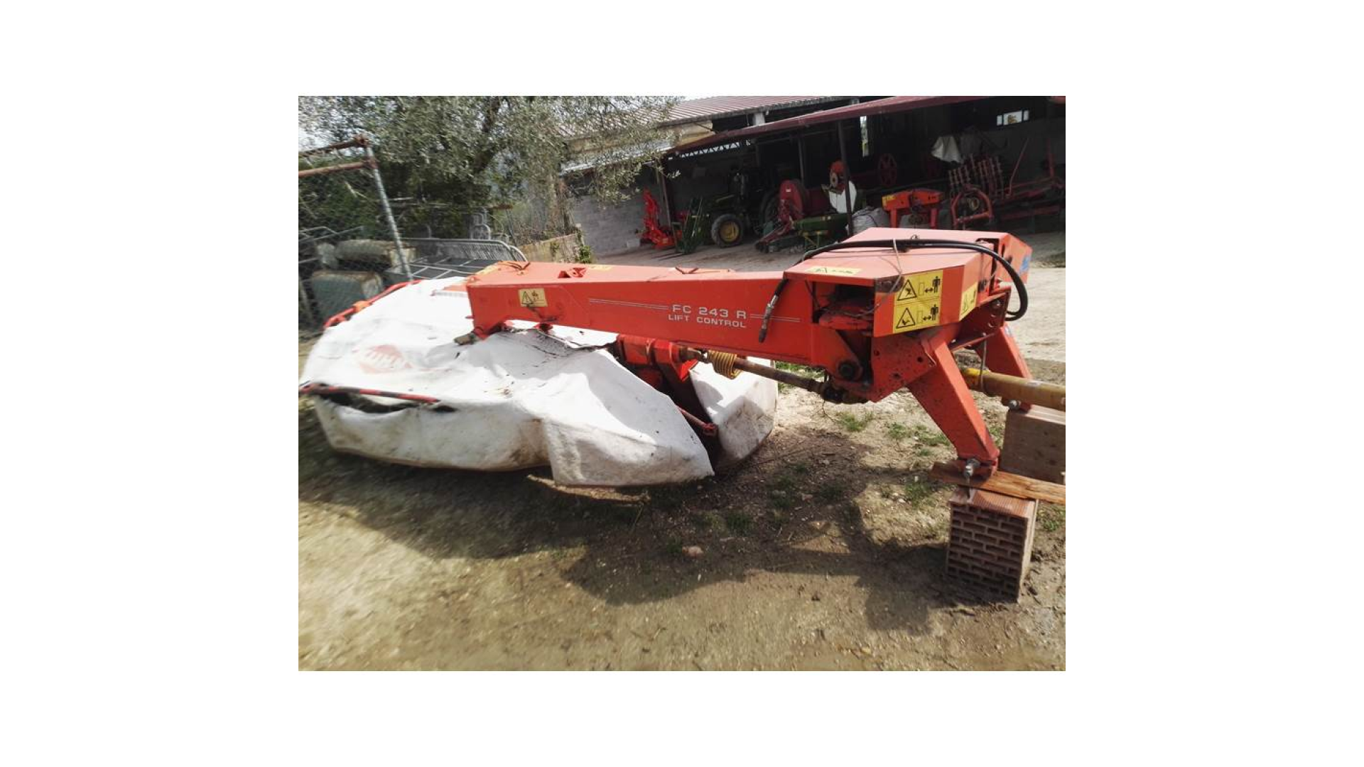 Falciatrice Kuhn FC 243 R usata