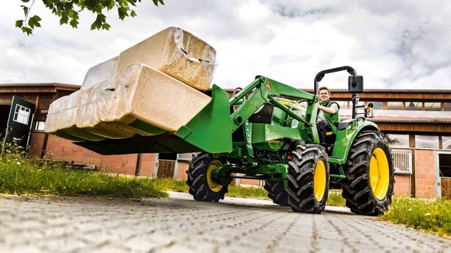 Trattore John Deere 4052M