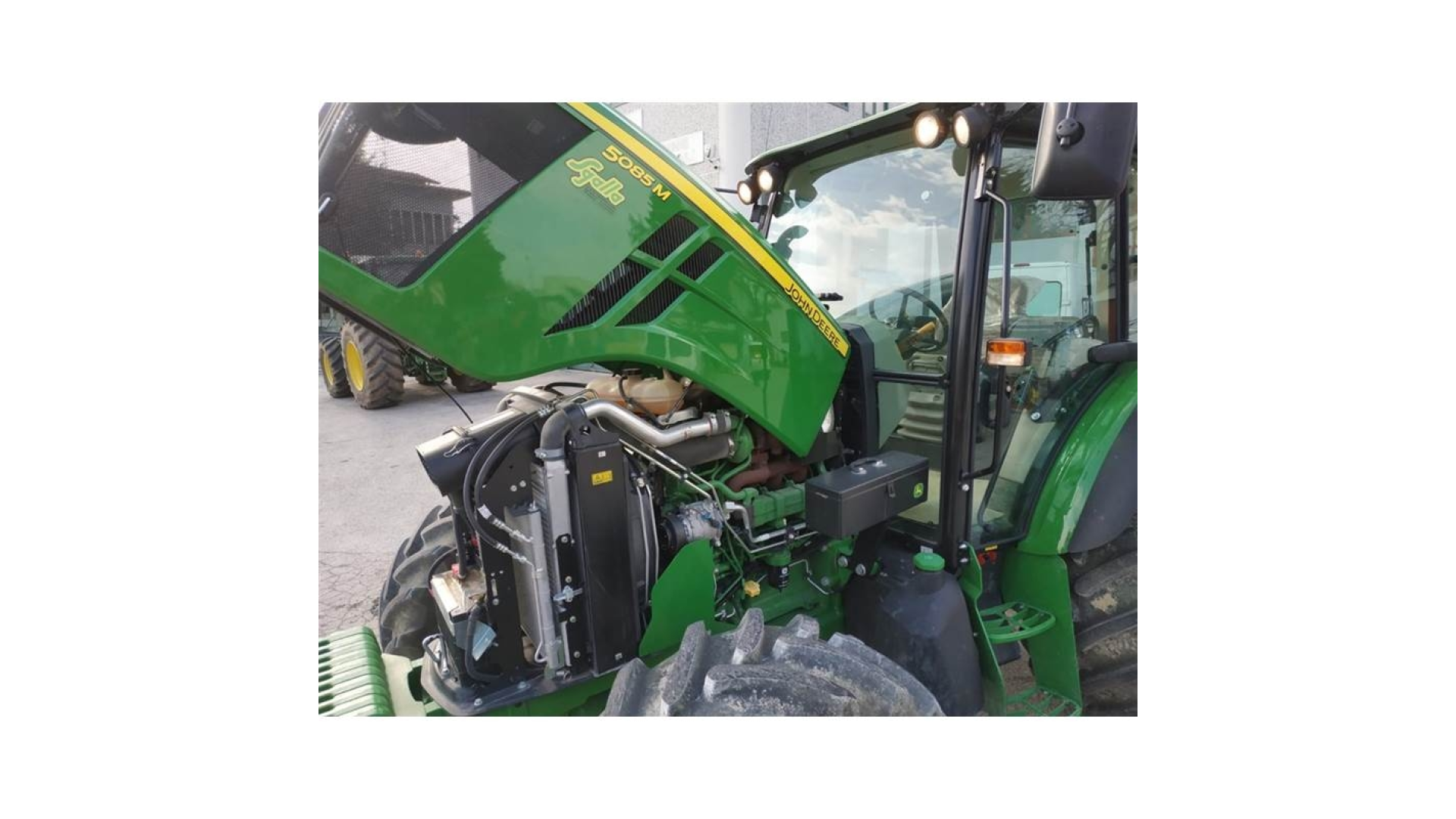 Trattore John Deere 5085 M usato