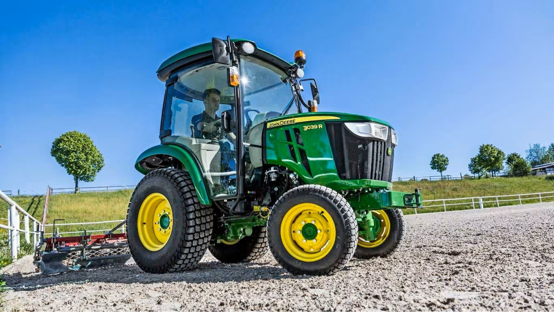 Trattore John Deere 3039R