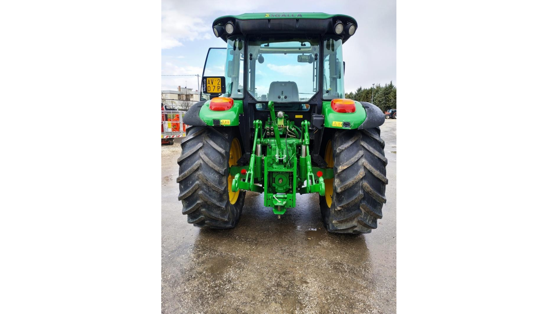 Trattore John Deere 5820 usato