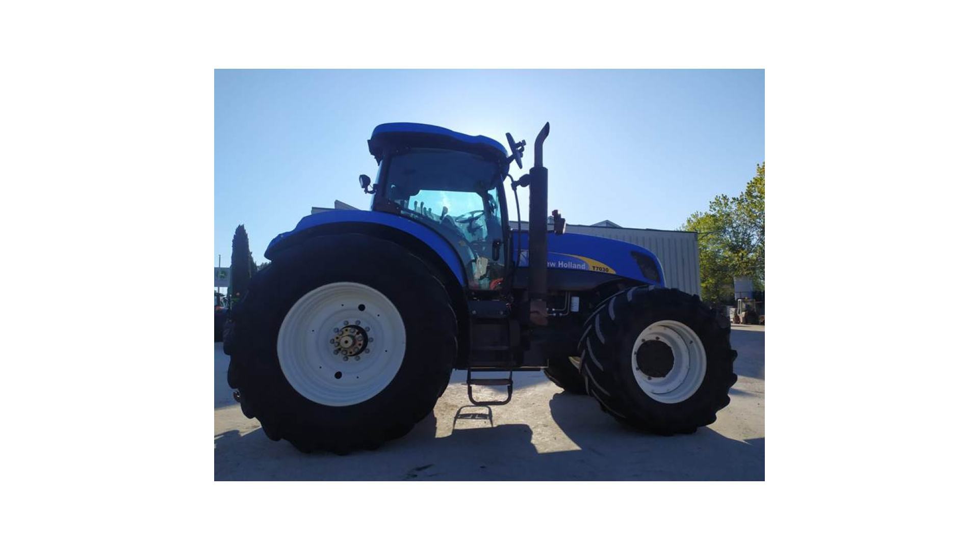 Trattore New Holland T 7030 usato