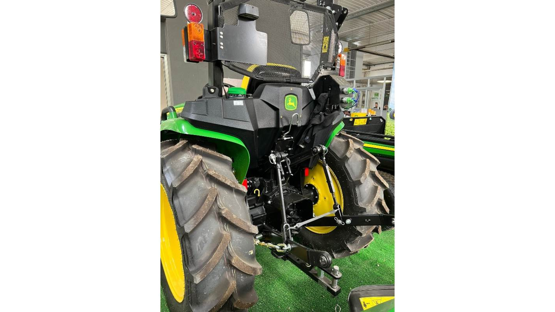 Trattore John Deere 3038E