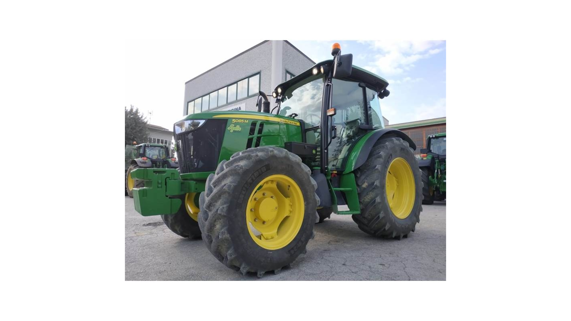 Trattore John Deere 5085 M usato