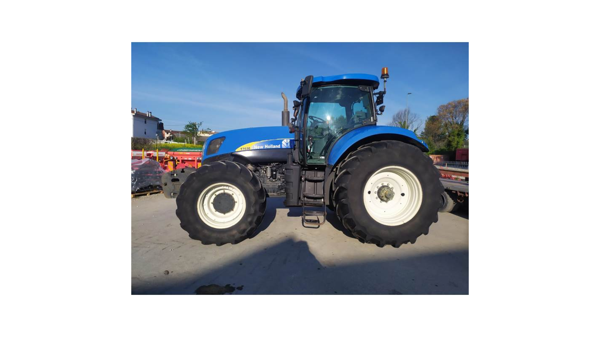 Trattore New Holland T 7030 usato