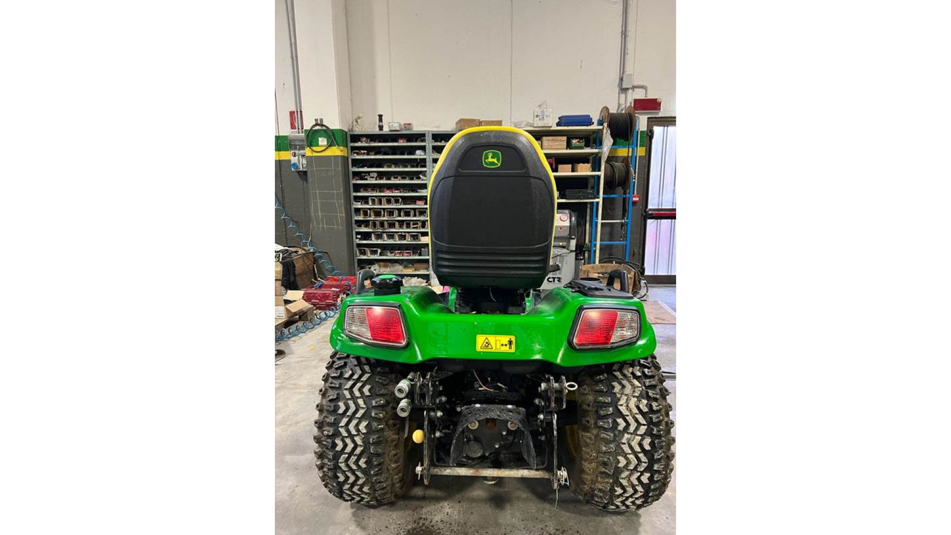 Trattorino rasaerba John Deere X 758 usato