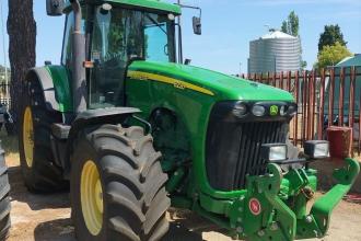 Trattore John Deere 8220 usato