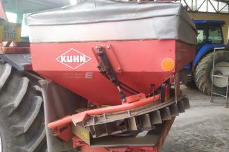 Spandiconcime Kuhn Axera M 1102 usato